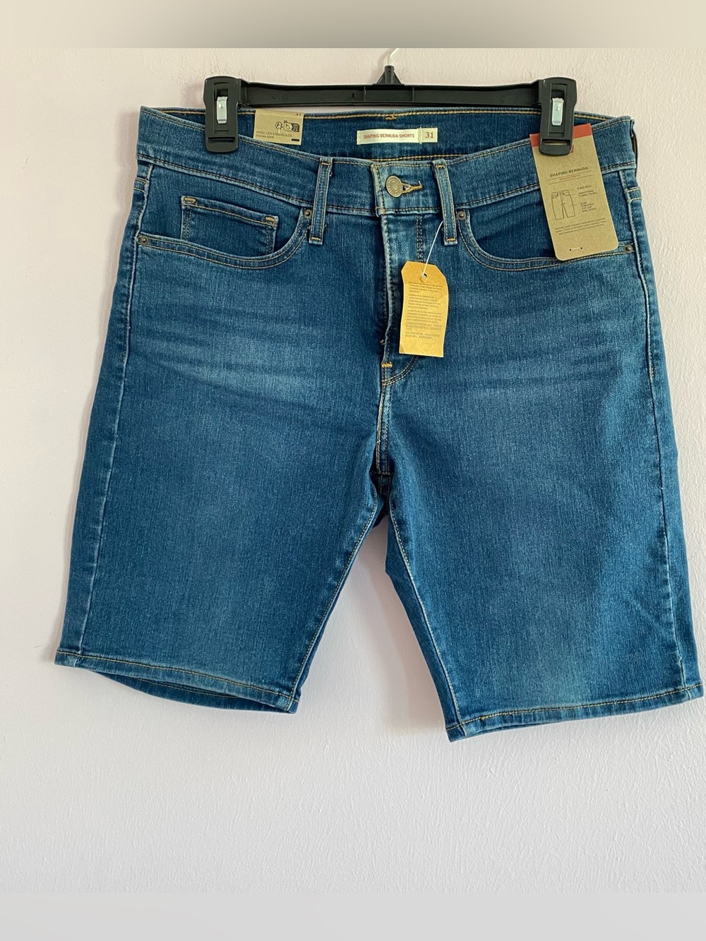 NEW Levi's Classic Blue Shaping Bermuda Shorts size 31